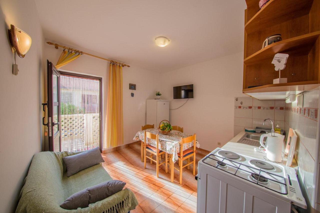Apartmani Katija Komiža Exterior foto